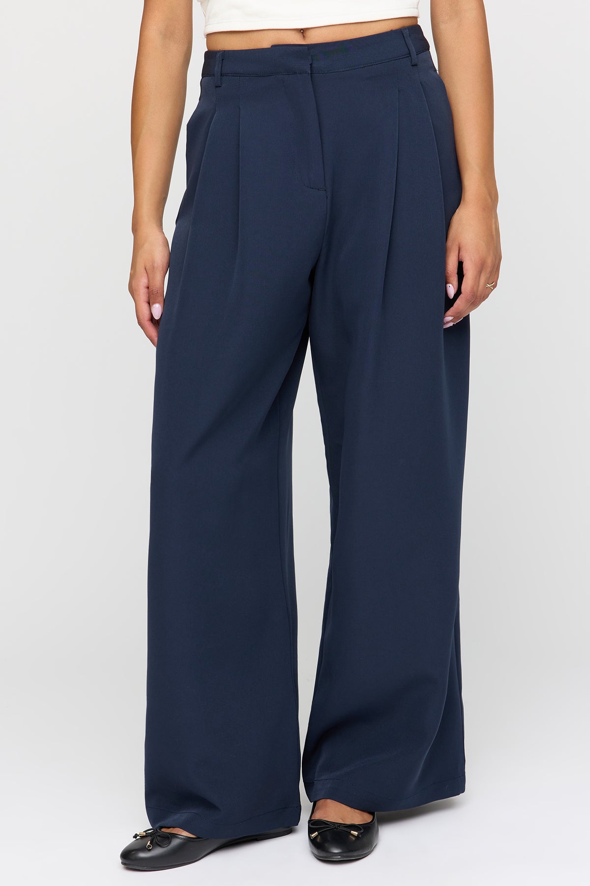 Vue alternative 2. Pantalon habillé à jambe large et taille basse