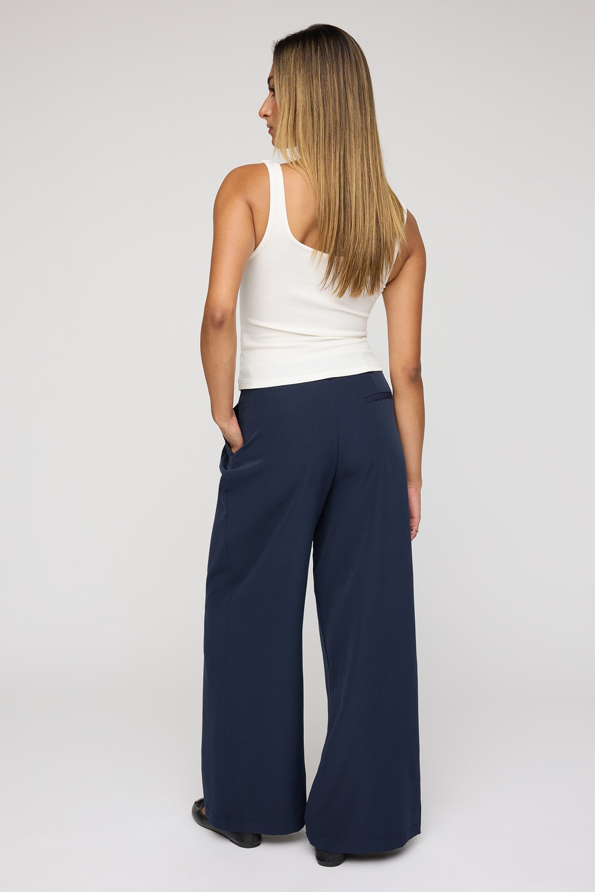 Vue alternative 3. Pantalon habillé à jambe large et taille basse