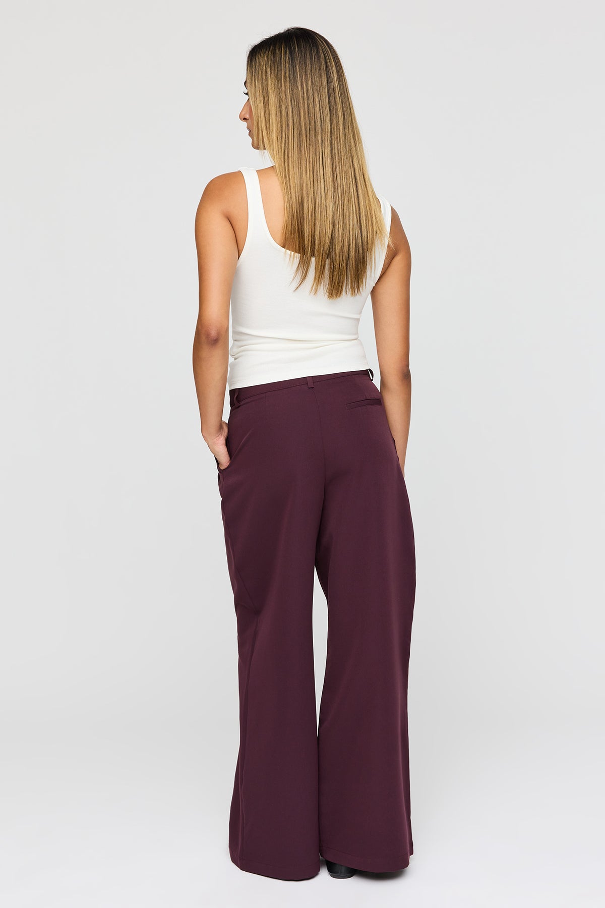 Vue alternative 3. Pantalon habillé à jambe large et taille basse