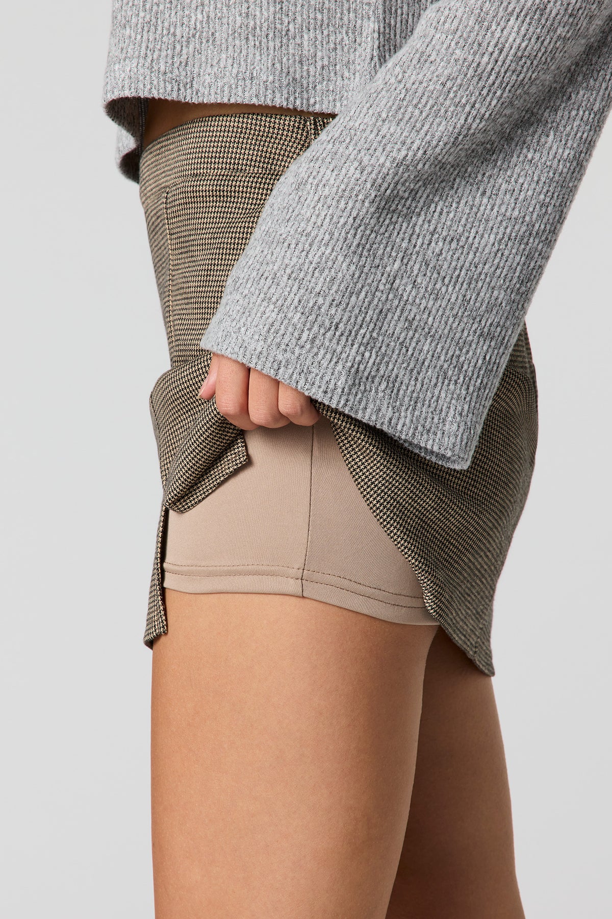 Alt View 4. Houndstooth Mini Skort - Brown