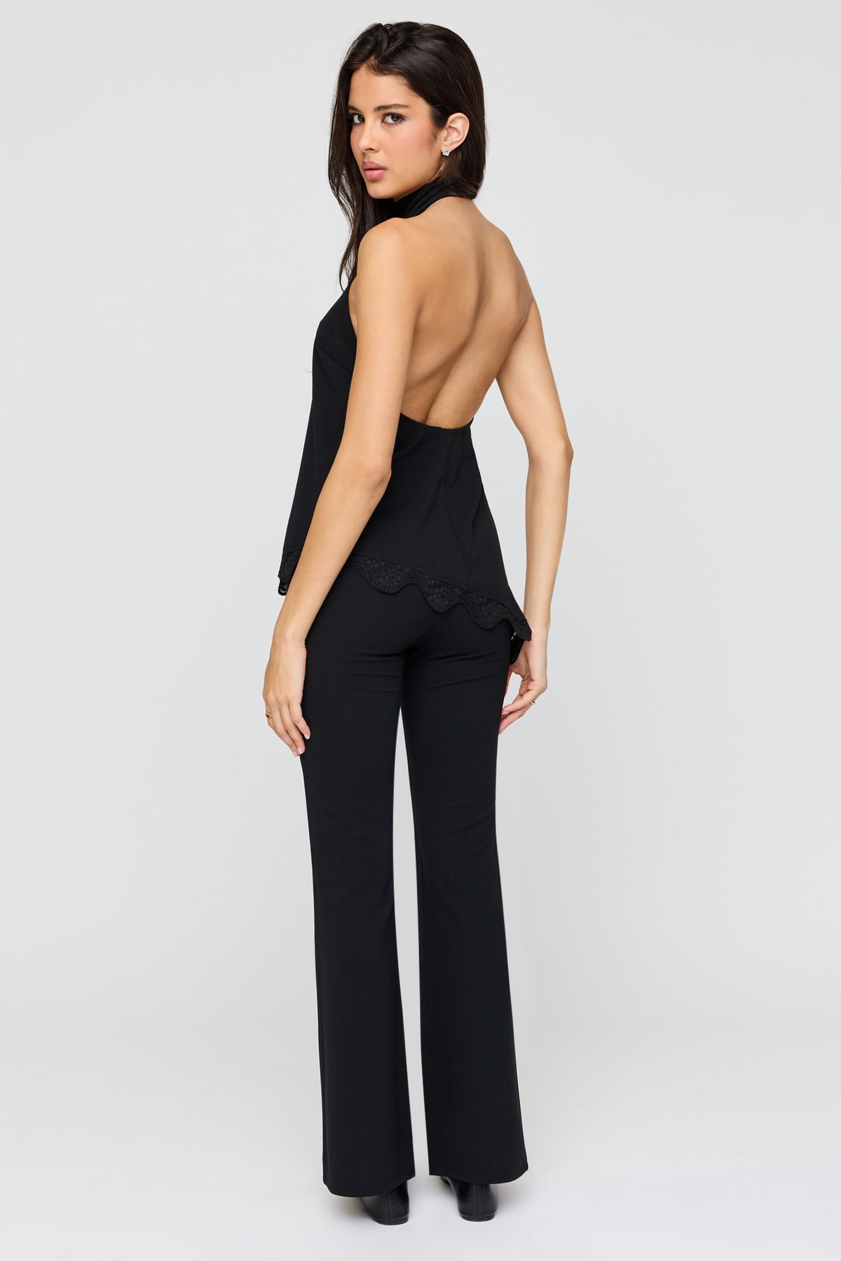 Vue alternative 3. Pantalon habillé à jambe évasée et taille haute
