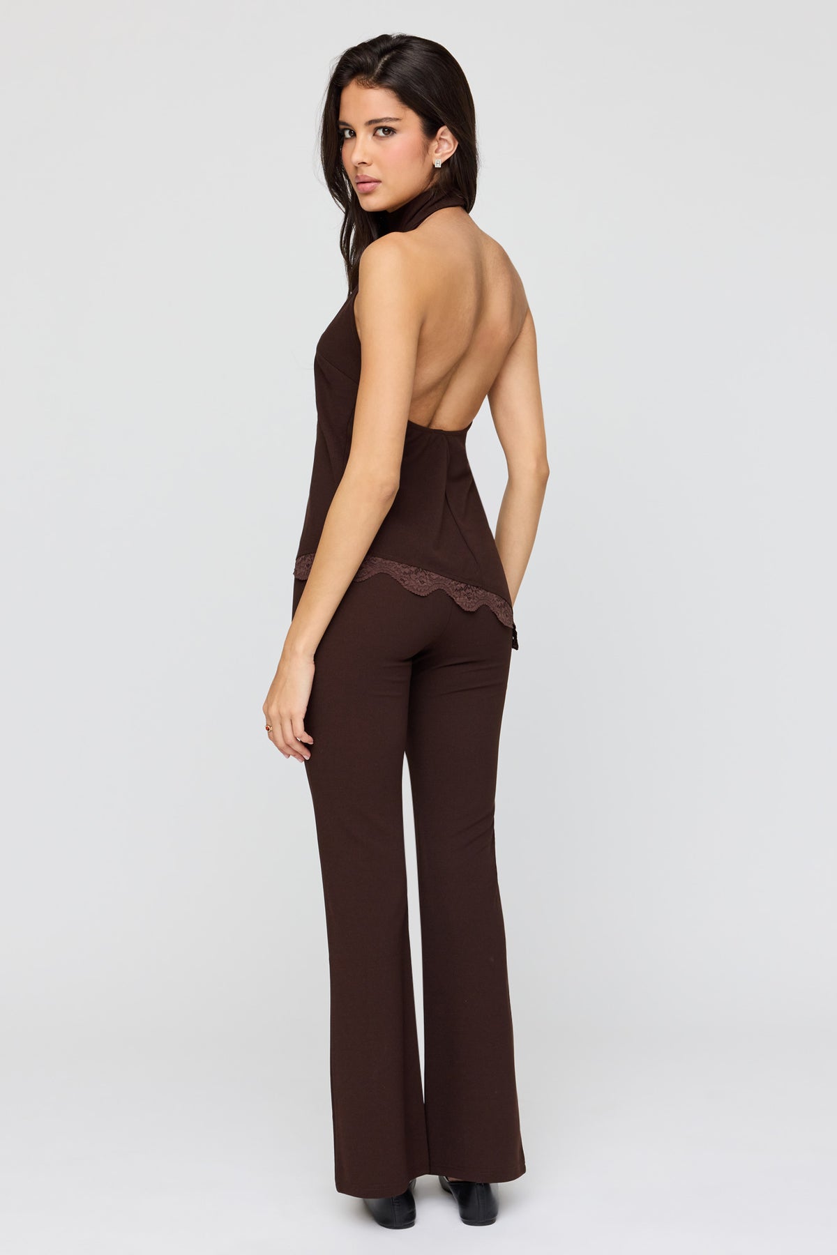 Vue alternative 3. Pantalon habillé à jambe évasée et taille haute