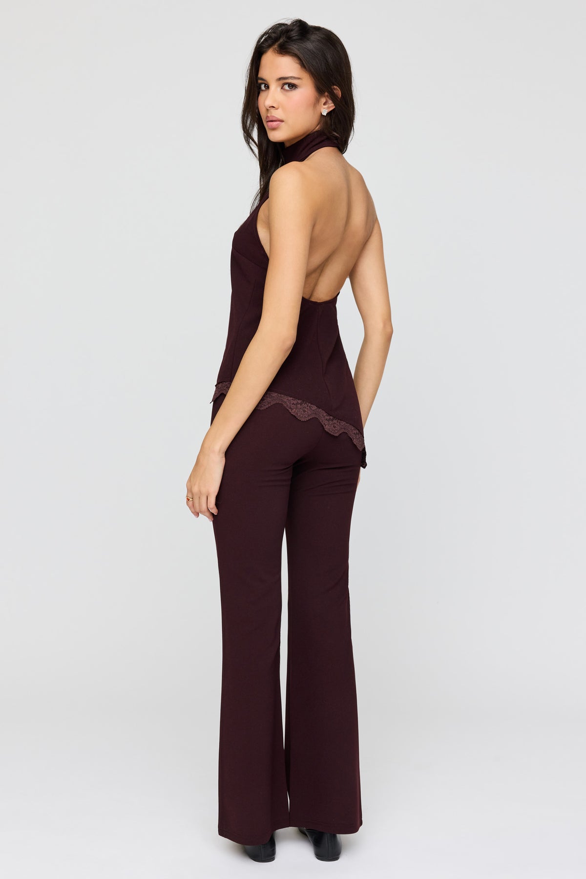 Vue alternative 3. Pantalon habillé à jambe évasée et taille haute