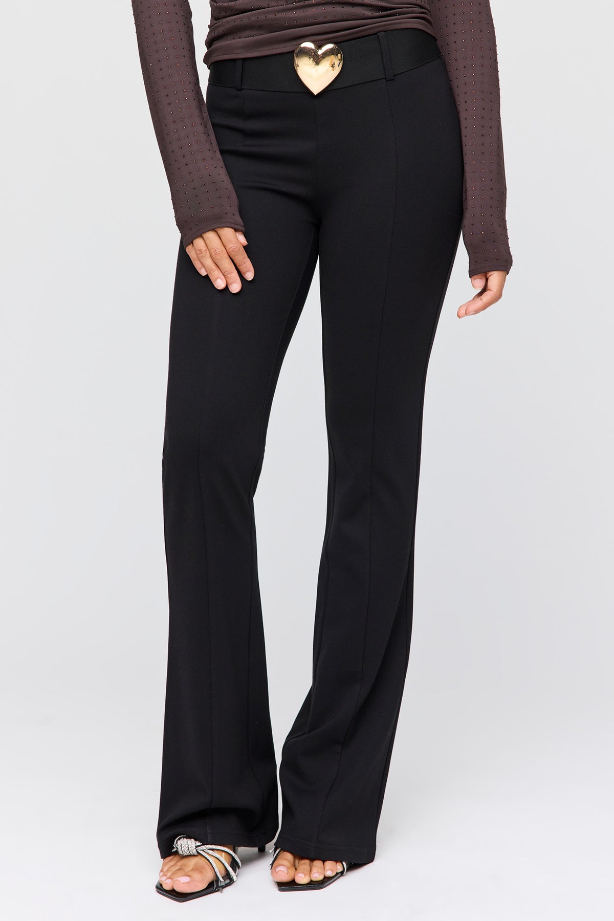 Vue alternative 2. Pantalon habillé à jambe évasée avec ceinture