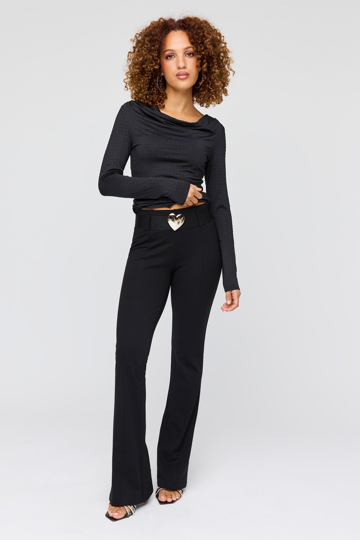 Pantalon habillé à jambe évasée avec ceinture