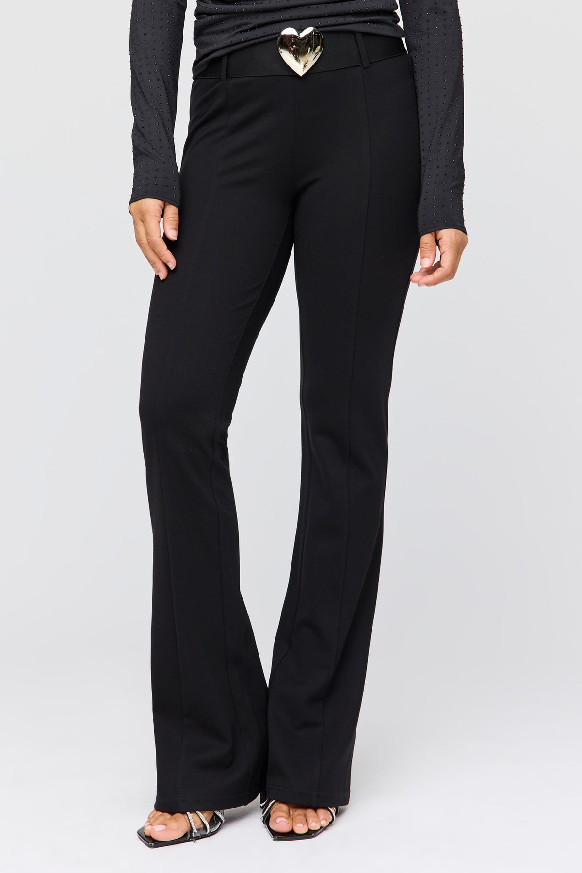 Vue alternative 2. Pantalon habillé à jambe évasée avec ceinture