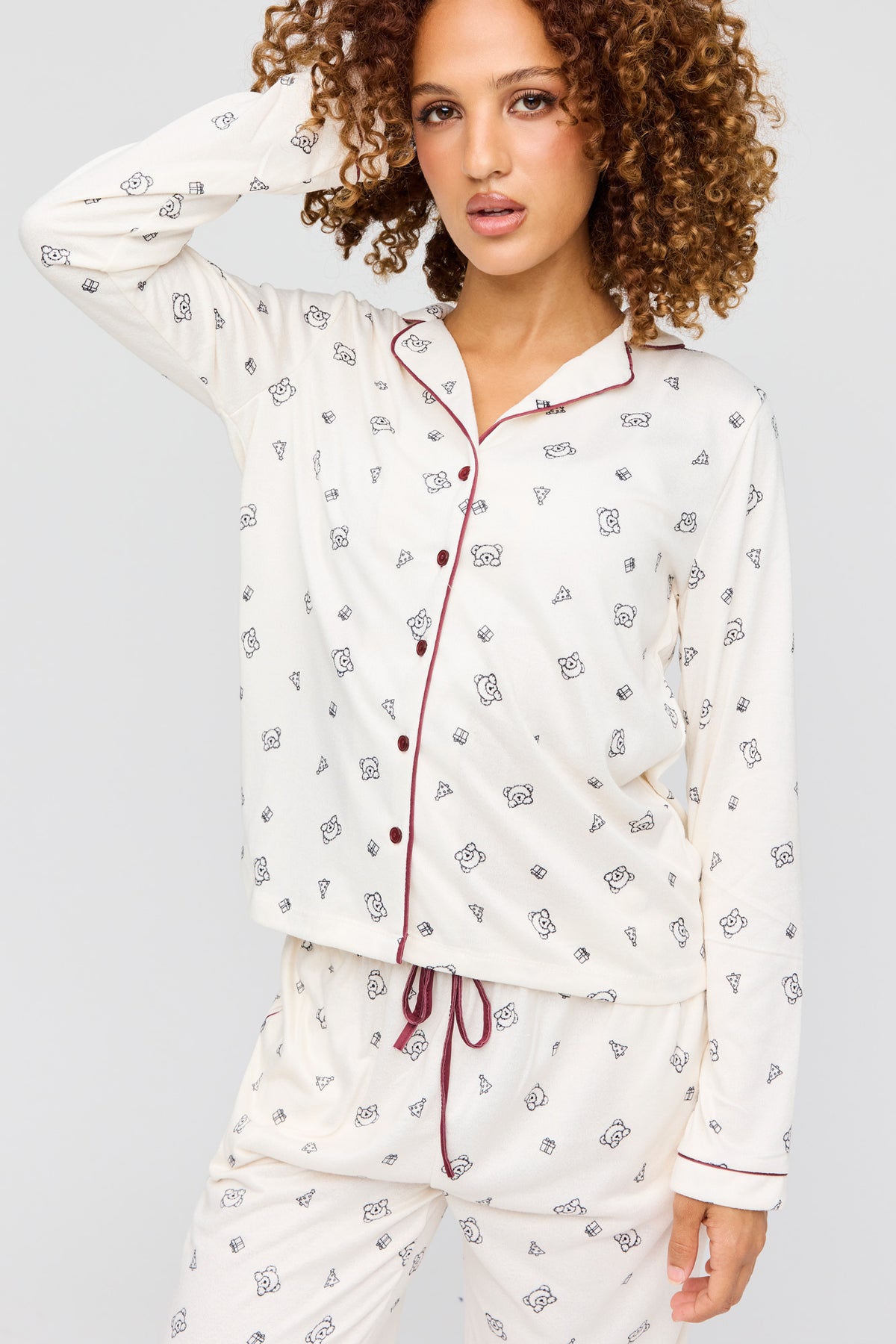 Vue alternative 2. Ensemble pyjama pantalon et haut boutonné en flanelle