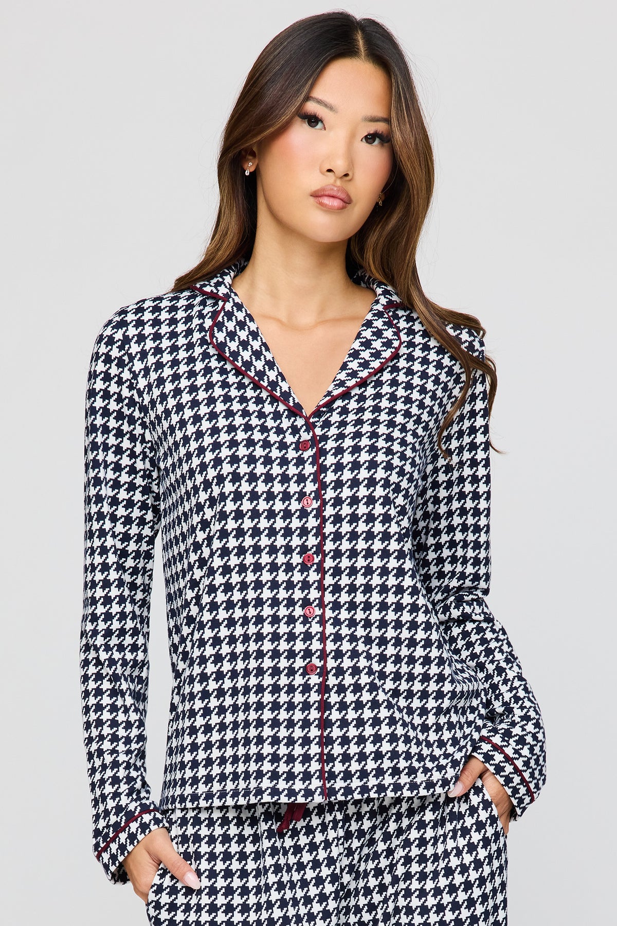Vue alternative 2. Ensemble pyjama avec haut boutonné à manches longues et pantalon