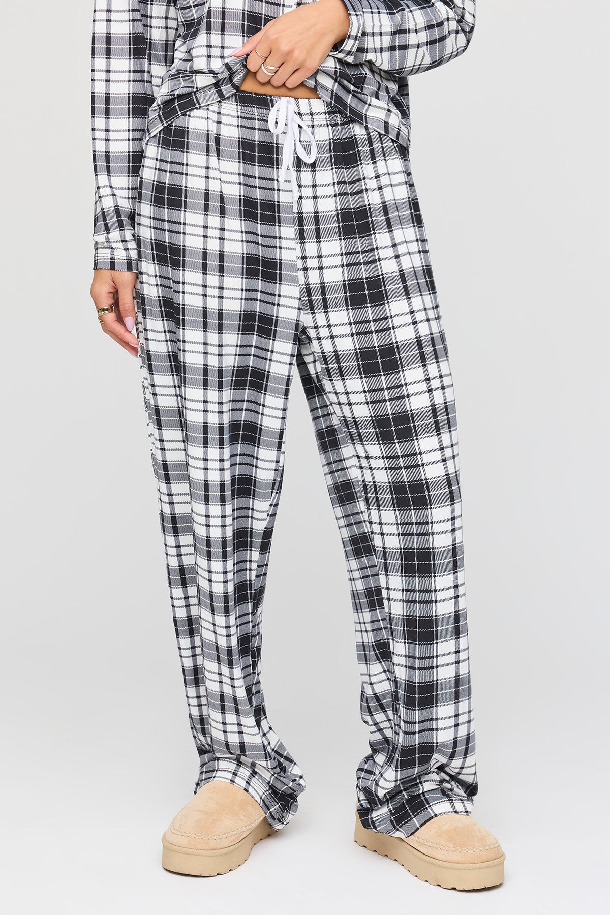 Alt View 3. Long Sleeve Top & Pant Pajama Set - Black