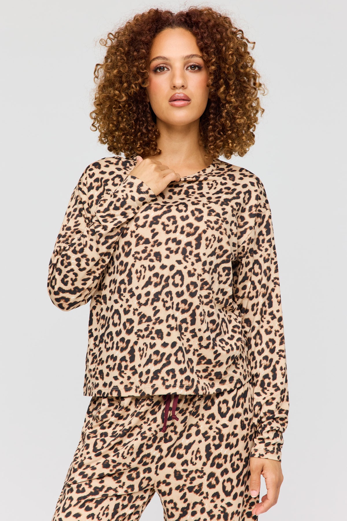 Alt View 2. Long Sleeve Top & Pant Pajama Set - Leopard