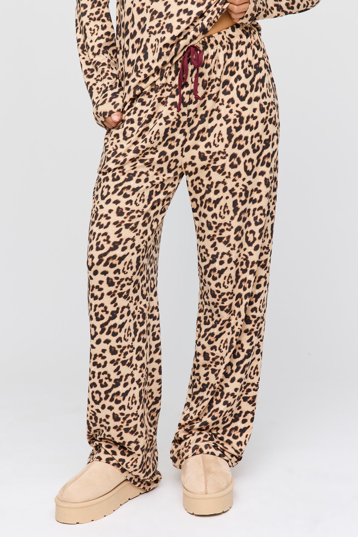 Alt View 3. Long Sleeve Top & Pant Pajama Set - Leopard