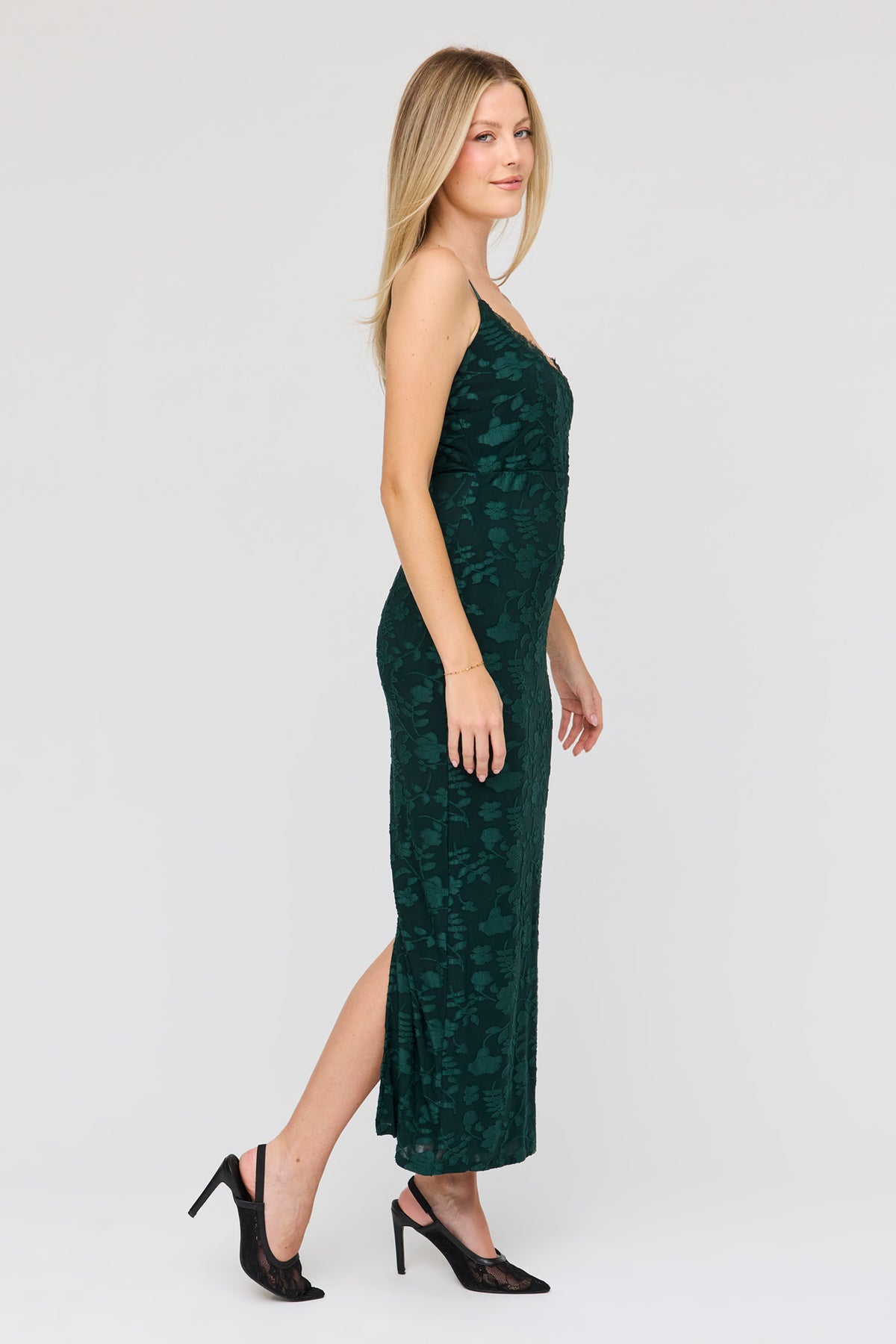 Vue alternative 2. Robe midi en filet avec liséré de dentelle