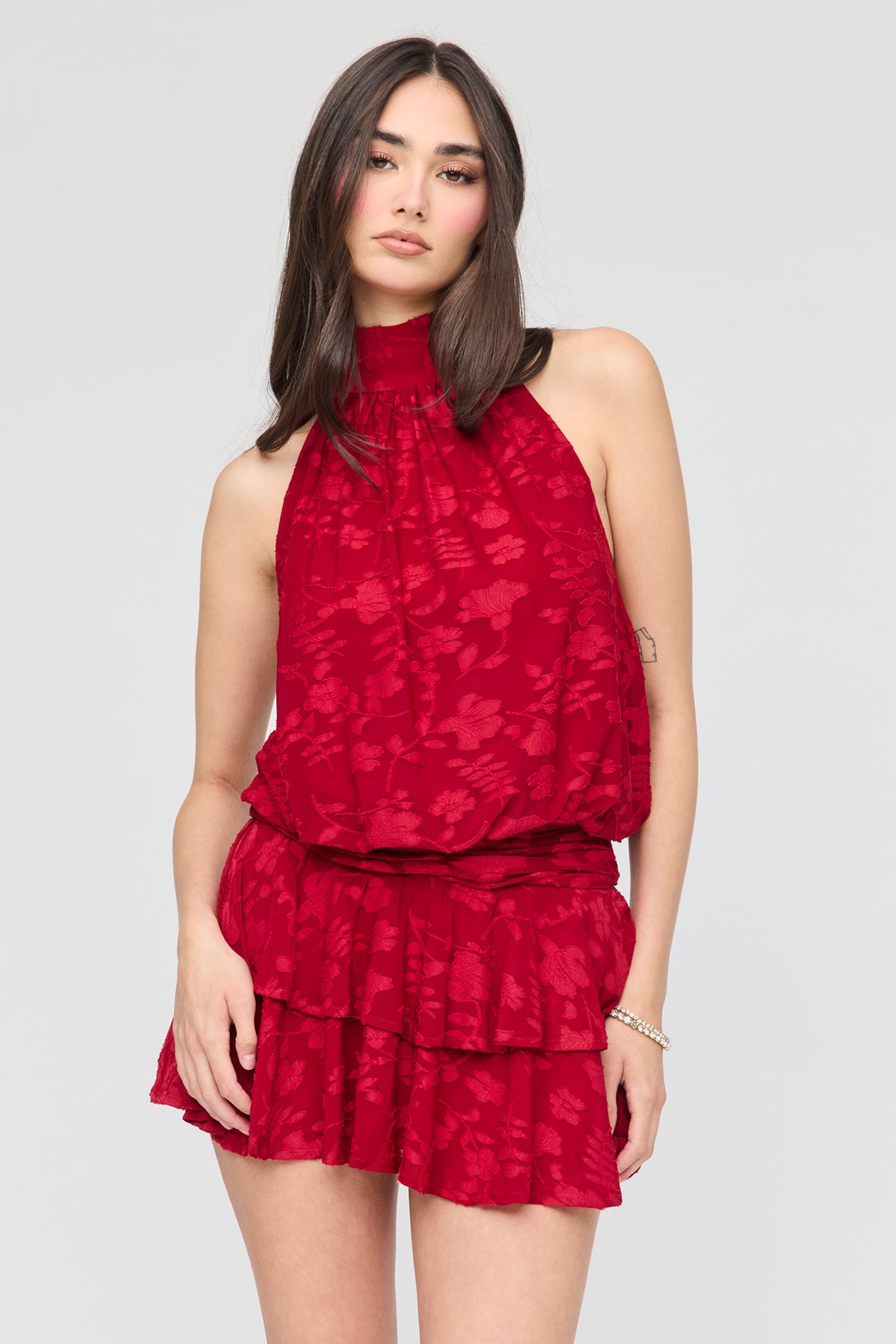 Minirobe bain-de-soleil fleurie en filet