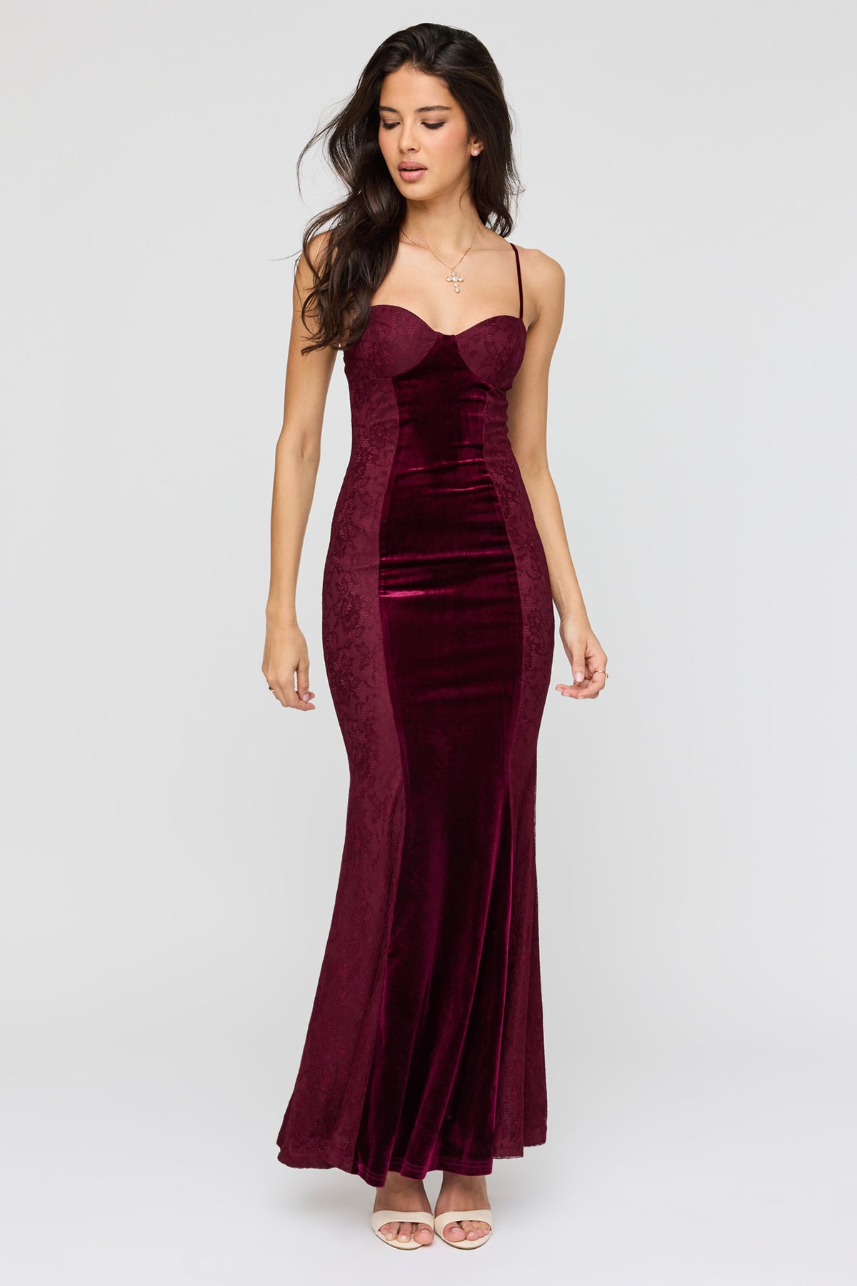 Robe bustier sirène en velours et dentelle