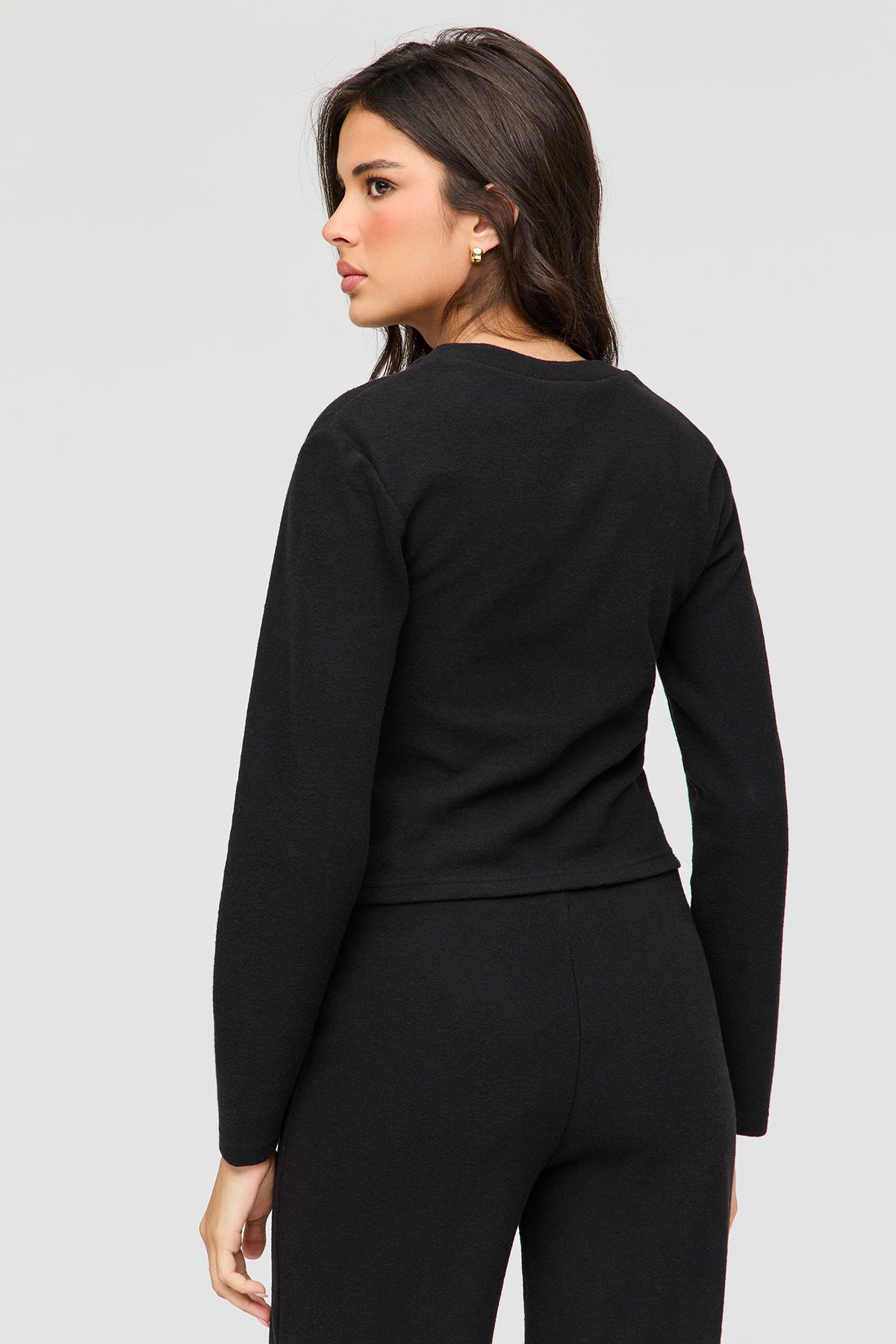 Vue alternative 2. Cardigan boutonné en tricot pelucheux