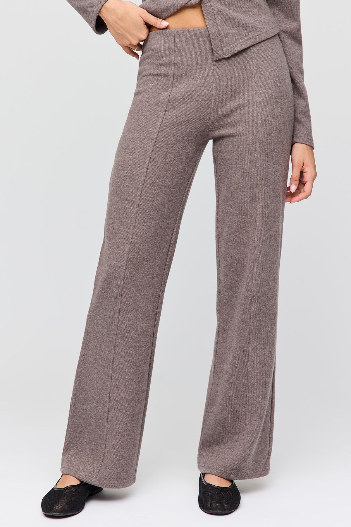 Vue alternative 2. Pantalon habillé à jamb droite en tricot pelucheux
