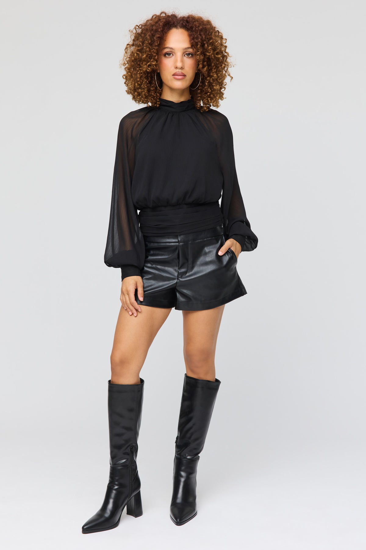 Vue alternative 3. Short mi-taille en similicuir