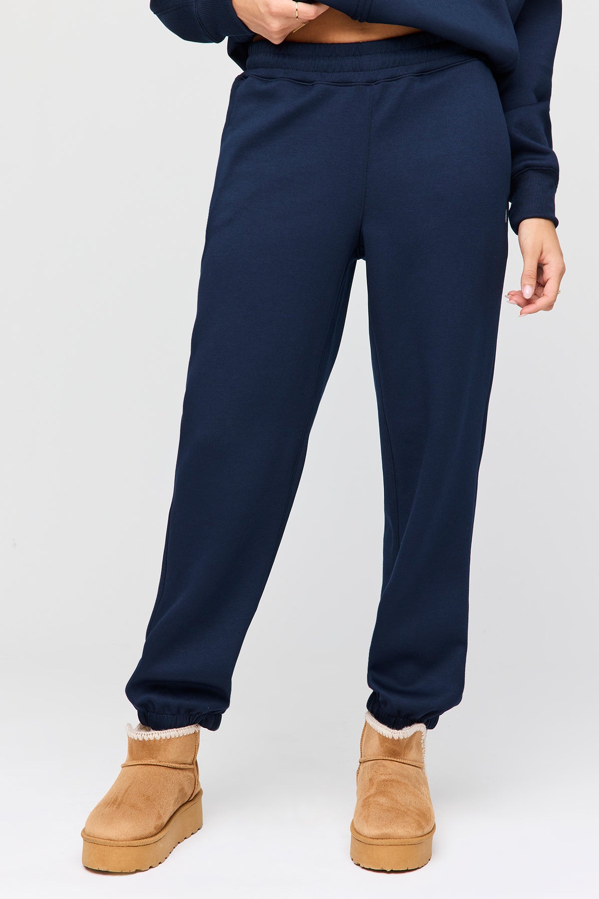 Alt View 2. Luxe Scuba Jogger - Navy