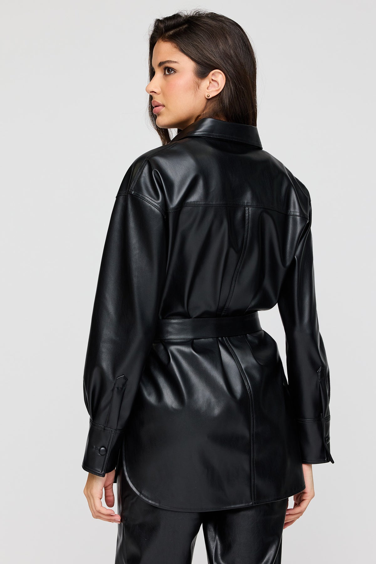 Vue alternative 2. Blouson boutonné surdimensionné en similicuir