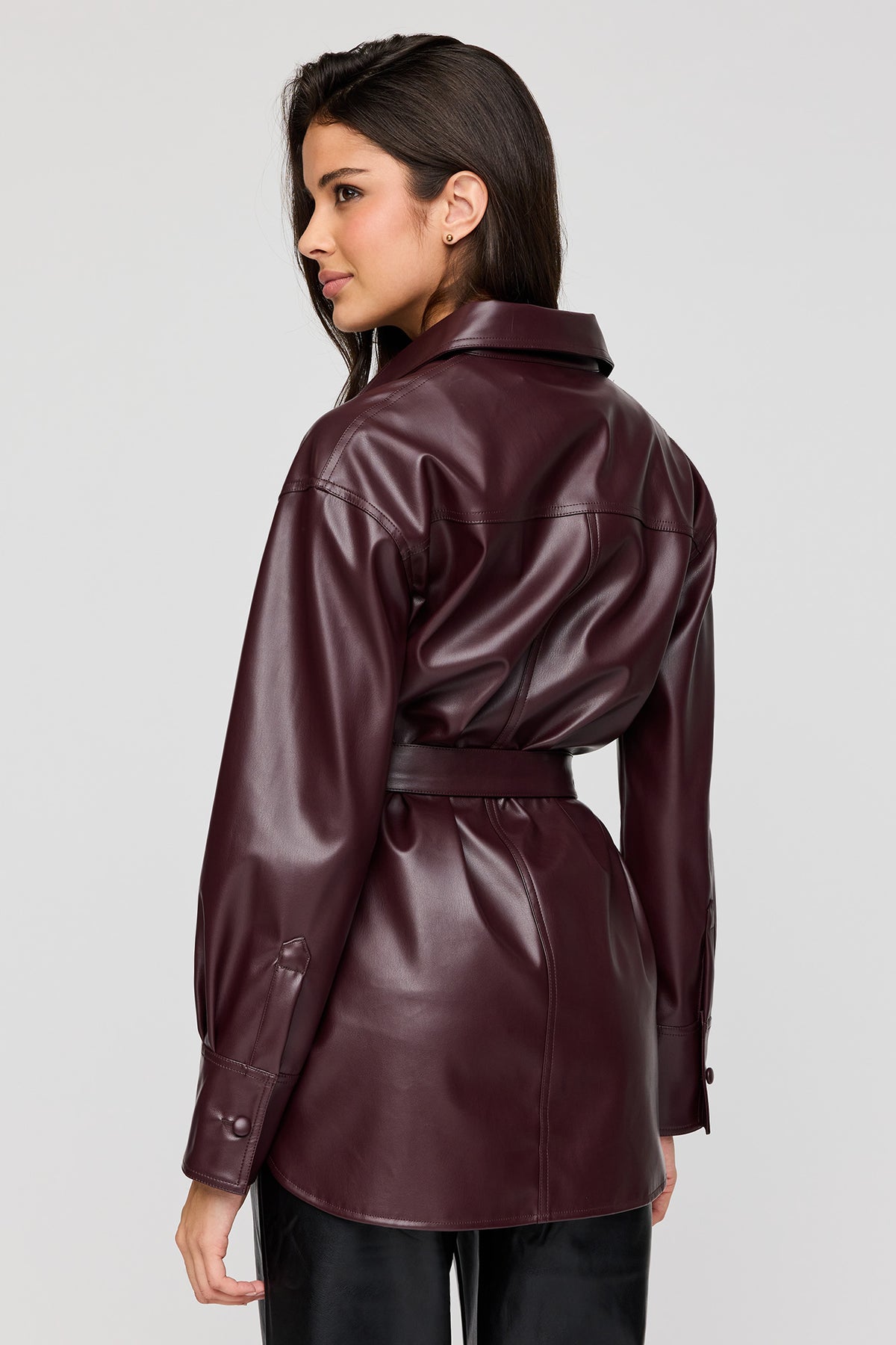 Vue alternative 2. Blouson boutonné surdimensionné en similicuir