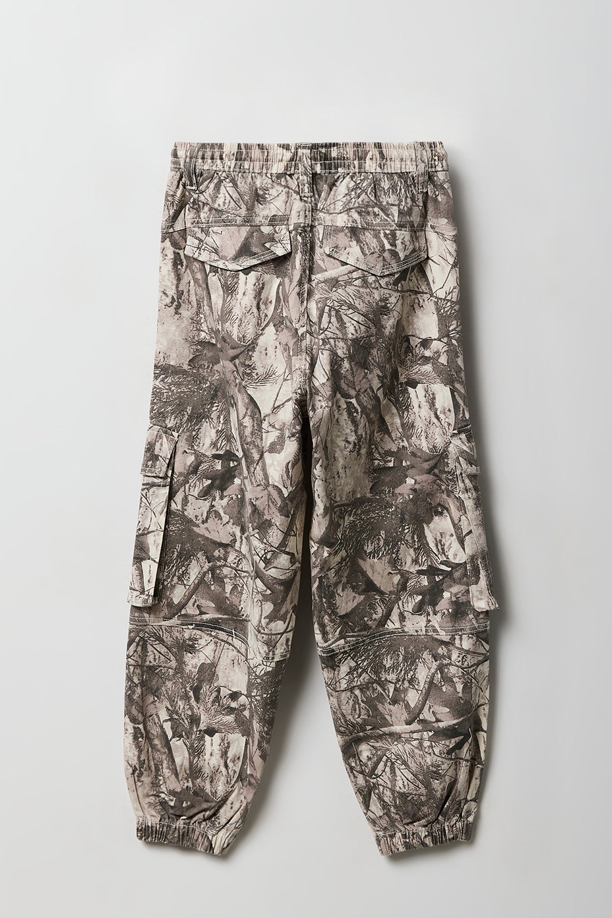Alt View 2. Girls Cargo Jogger - Camouflage