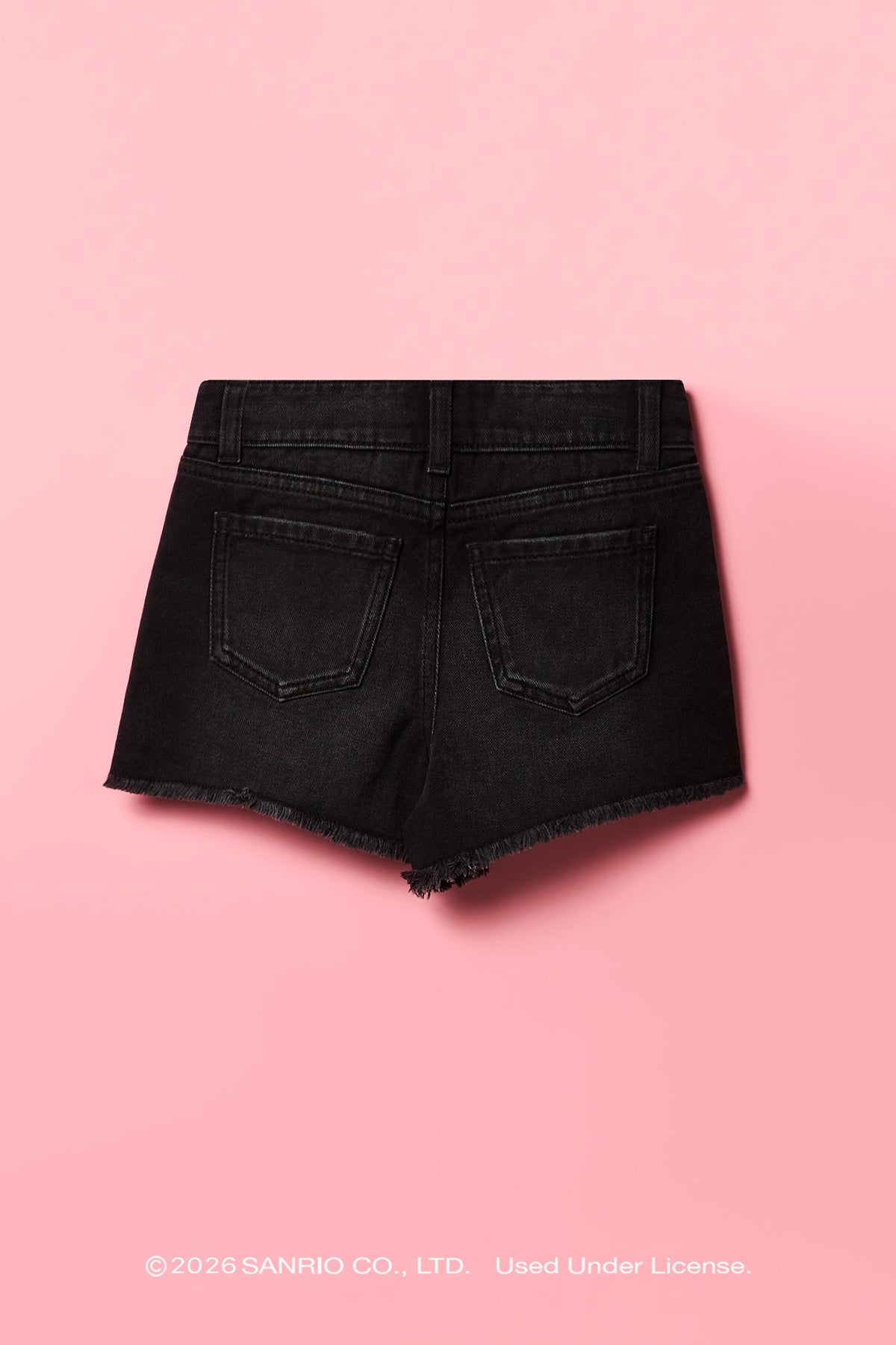 Vue alternative 2. Short en denim à taille haute à broderie Kuromi™ pour filles