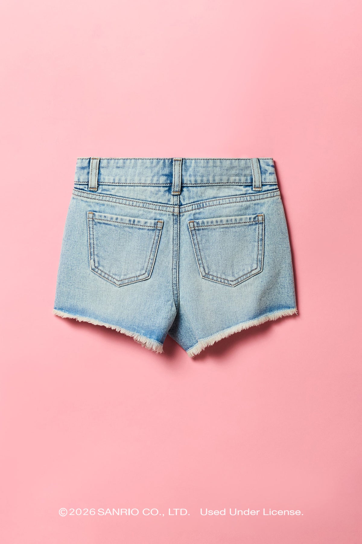 Vue alternative 2. Short en denim à taille haute à broderie Cinnamoroll™ pour filles