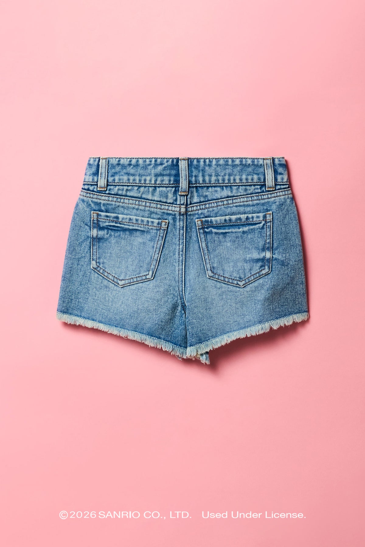 Vue alternative 2. Short en denim à taille haute à broderie Hello Kitty® pour filles