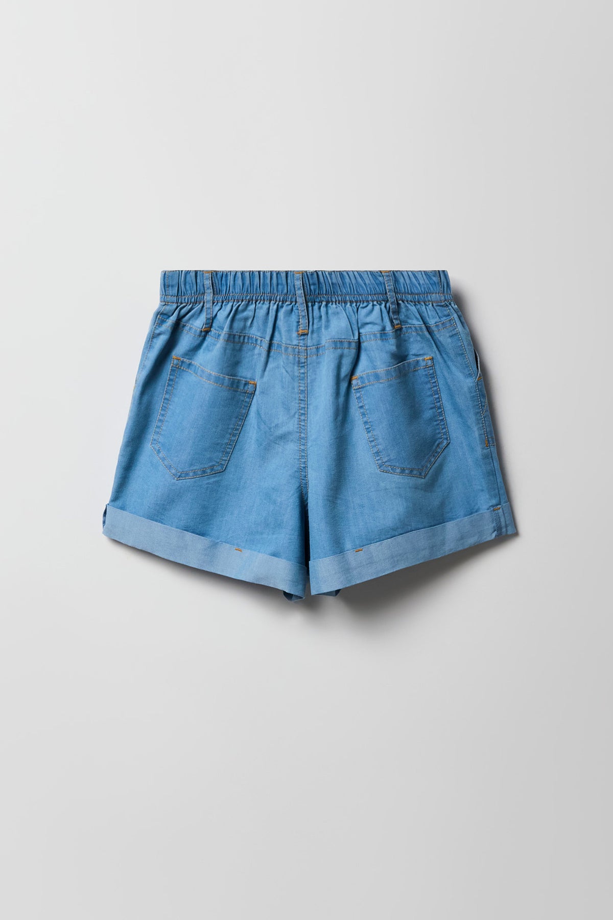 Alt View 2. Elastic Waist Denim Short - Light Denim Blue