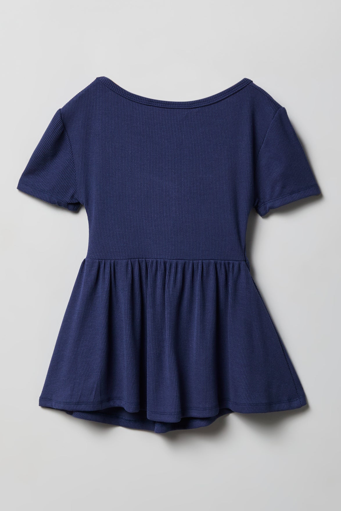 Vue alternative 2. Haut cintré à bavette avant pour filles