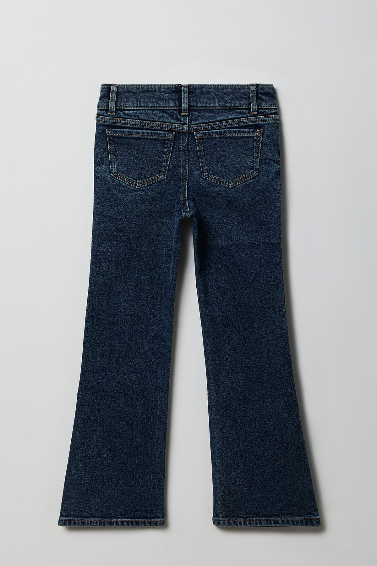 Vue alternative 2. Jean extensible à jambe semi-évasée et taille basse