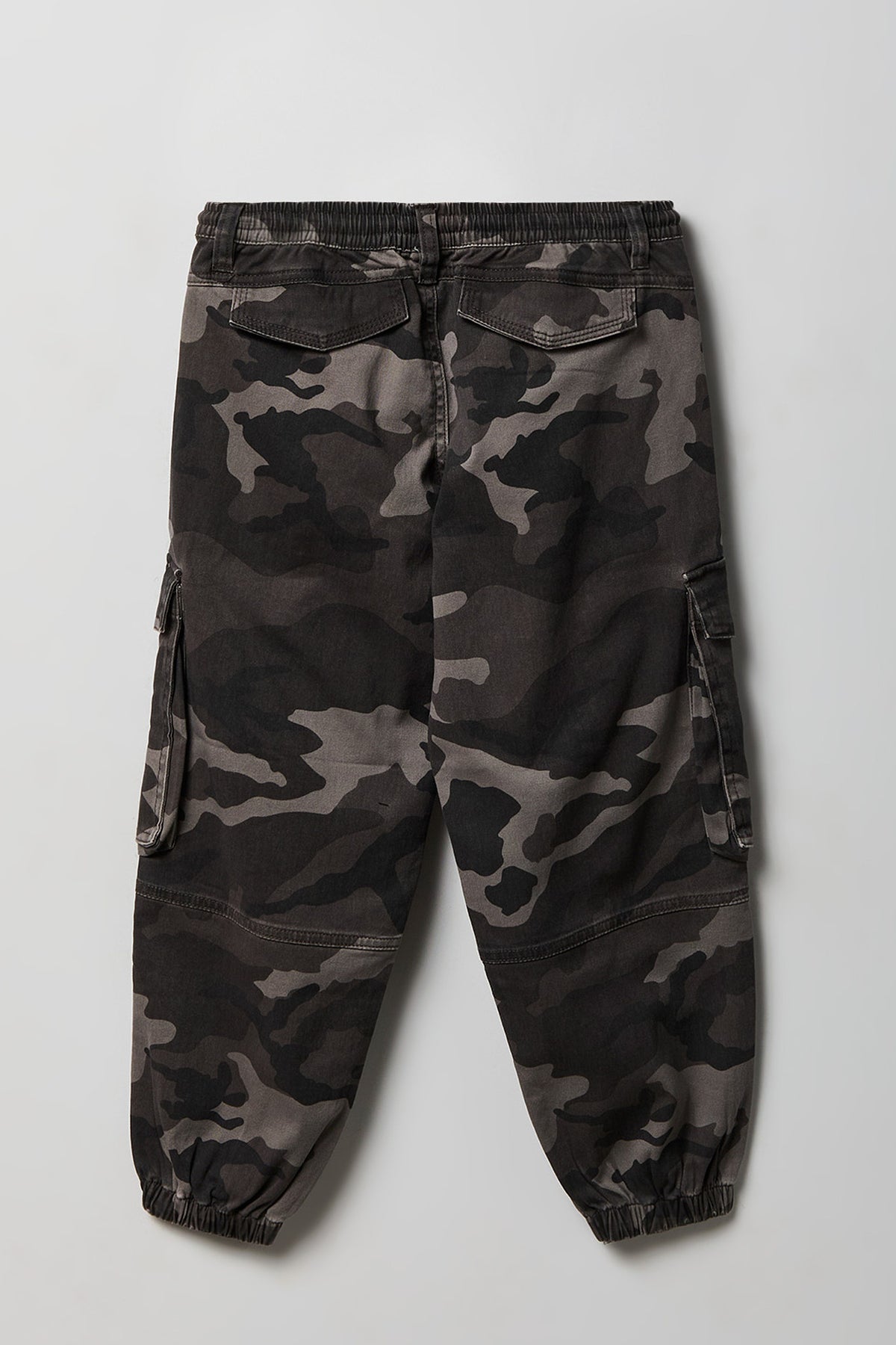 Alt View 2. Girls Low Rise Cargo Jogger - Camouflage