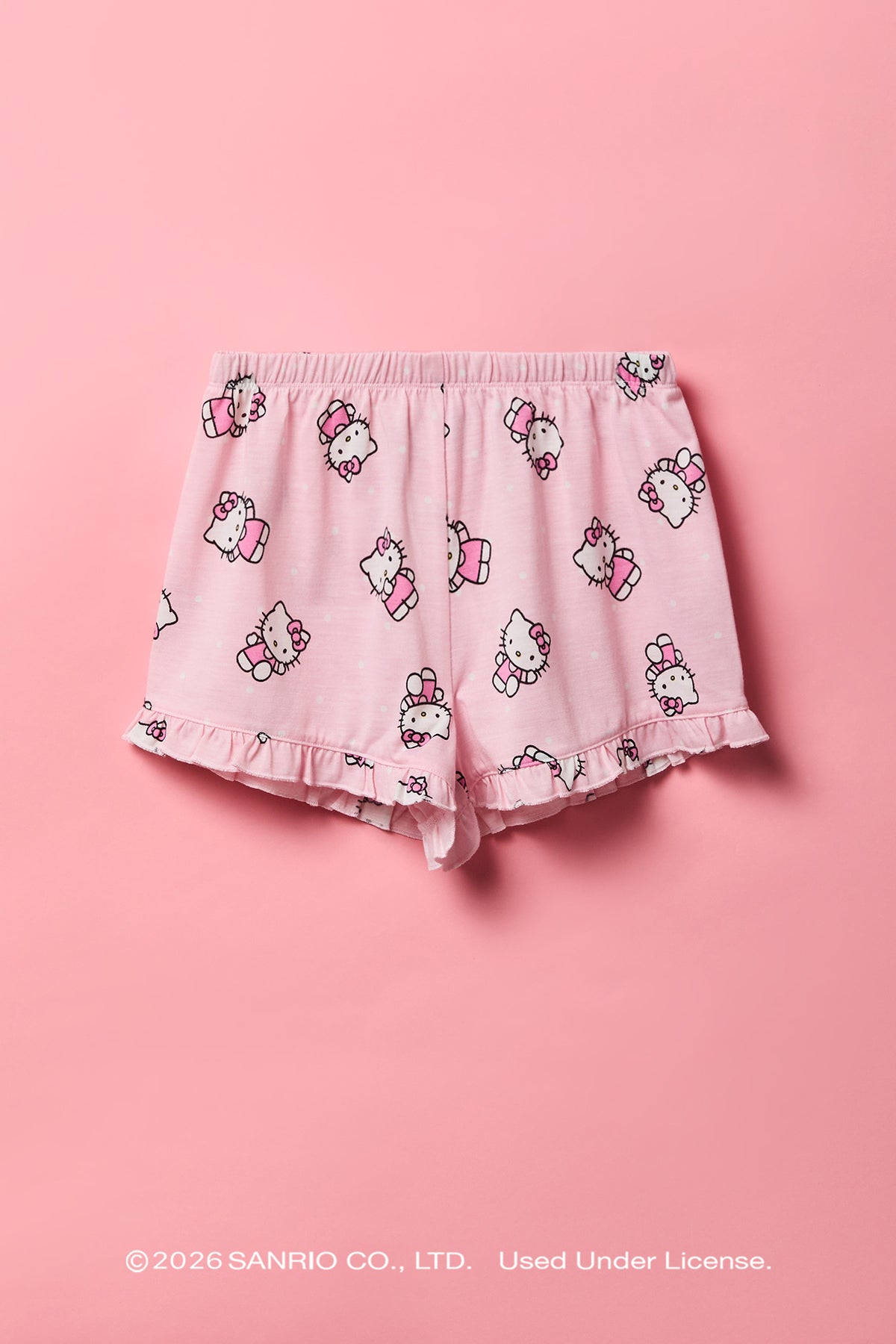 Vue alternative 4. Ensemble pyjama avec haut boutonné à imprimé Hello Kitty® et short pour fille