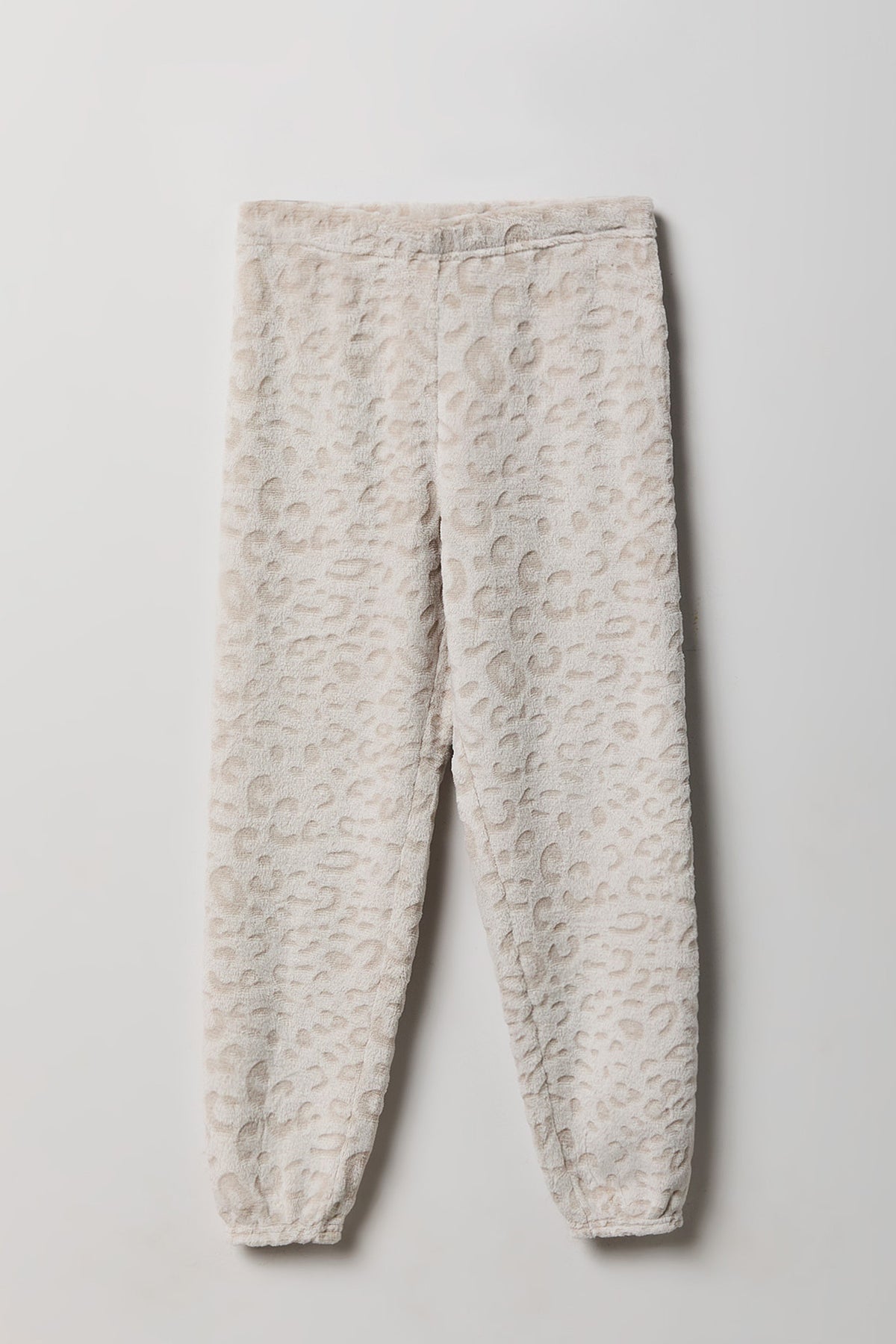 Alt View 4. Girls Graphic T-Shirt & Plush Pant Pajama Set - Leopard