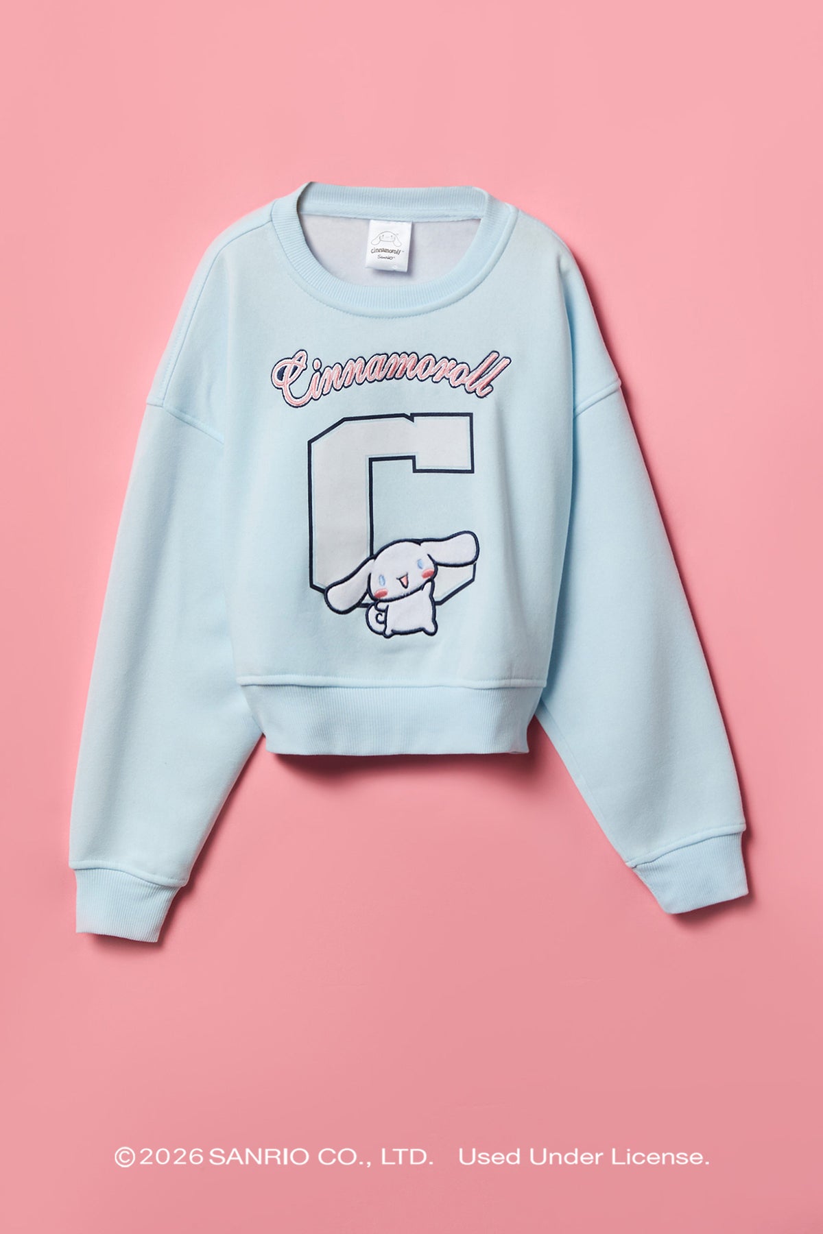 Chandail en molleton avec motif brodé Cinnamoroll™ pour fille