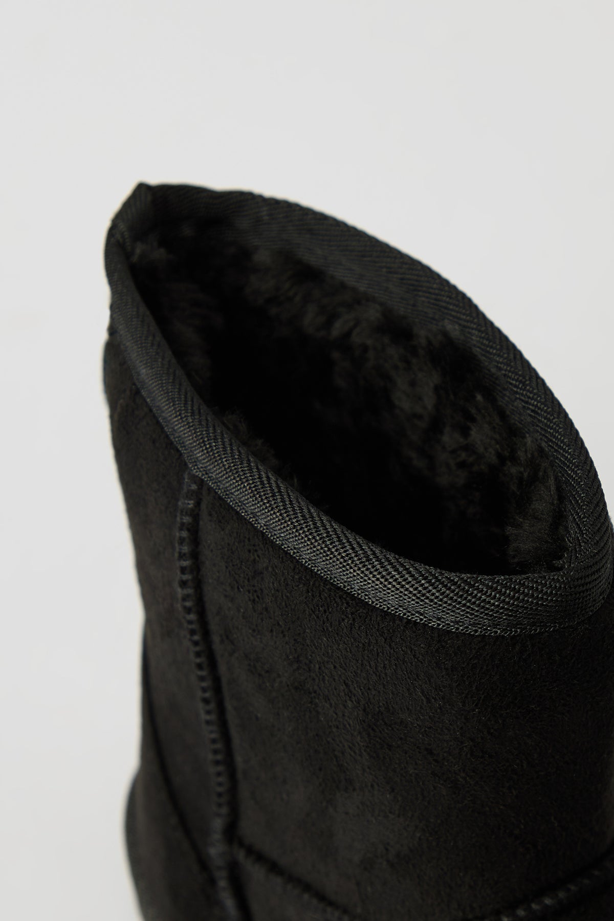 Vue alternative 3. Bottes en similisuède
