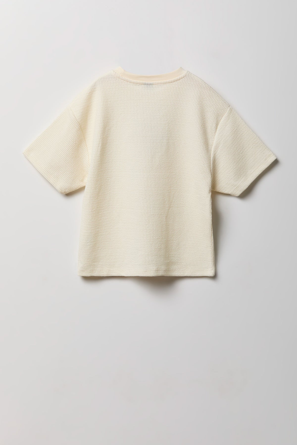 Vue alternative 2. T-shirt carré texturé avec motif brodé pour garçon