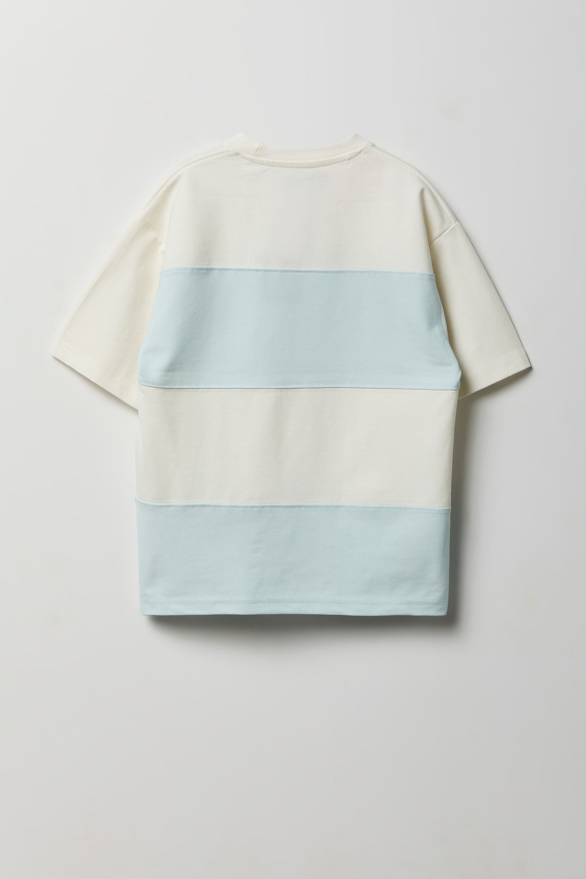 Vue alternative 2. T-shirt avec blocs de couleurs pour garçon