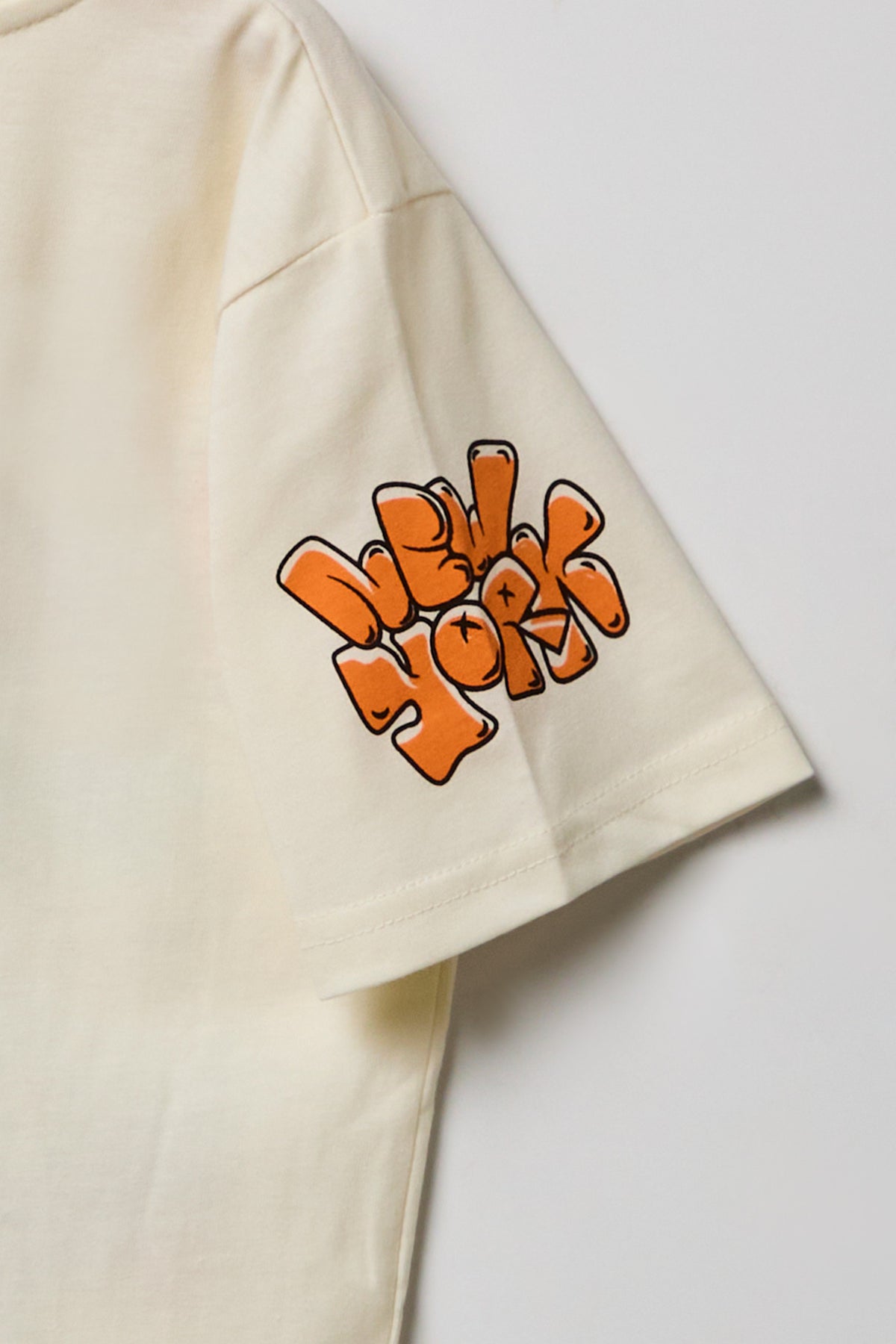 Vue alternative 3. T-shirt à imprimé graffitis pour enfant