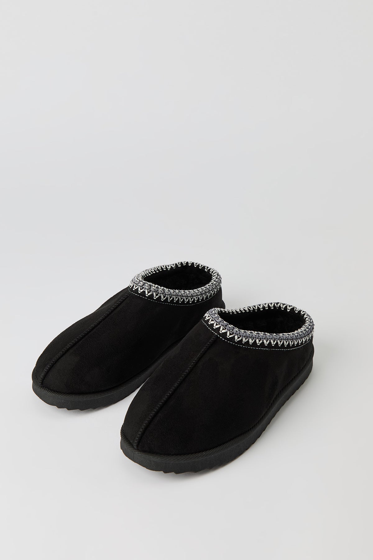 Vue alternative 2. Pantoufles en similisuède avec motif brodé pour enfant