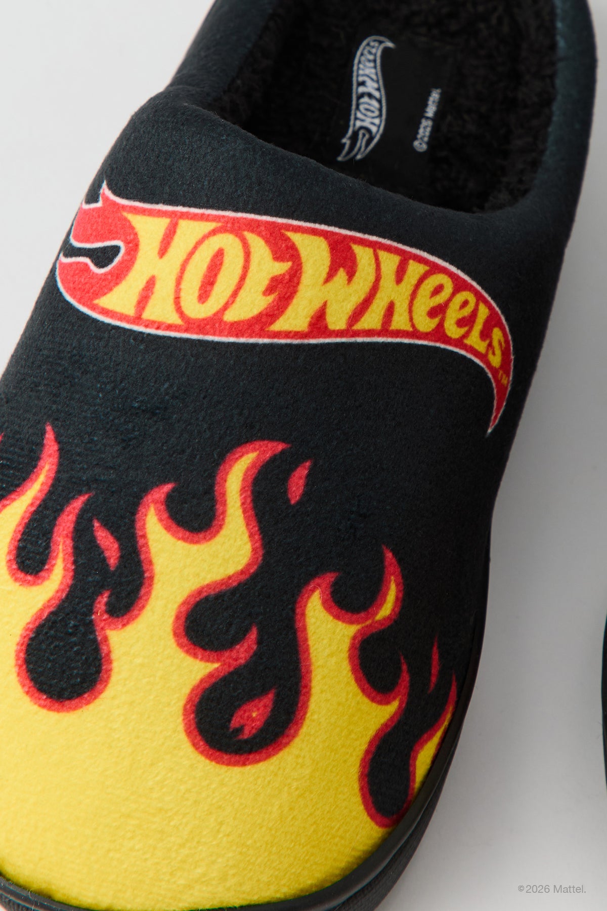Vue alternative 3. Pantoufles à imprimé Hot Wheels™ pour enfant