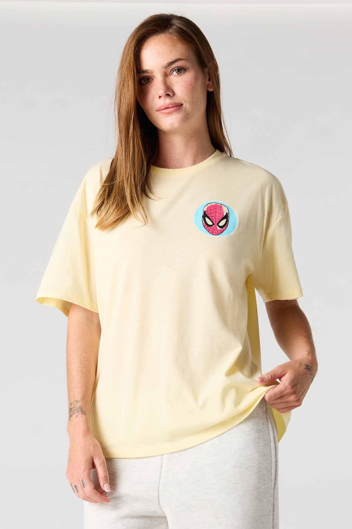 Vue alternative 2. T-shirt de coupe garçonne à imprimé Spiderman 62