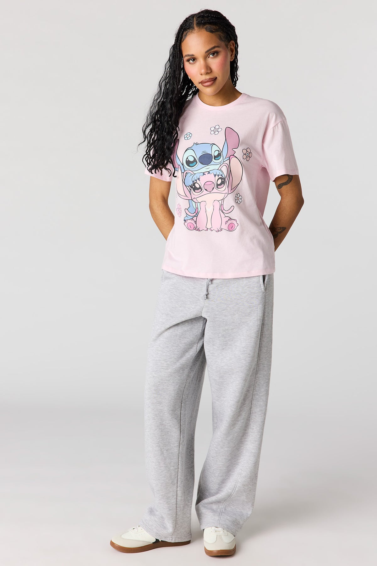 Vue alternative 3. T-shirt de coupe garçonne à imprimé Stitch