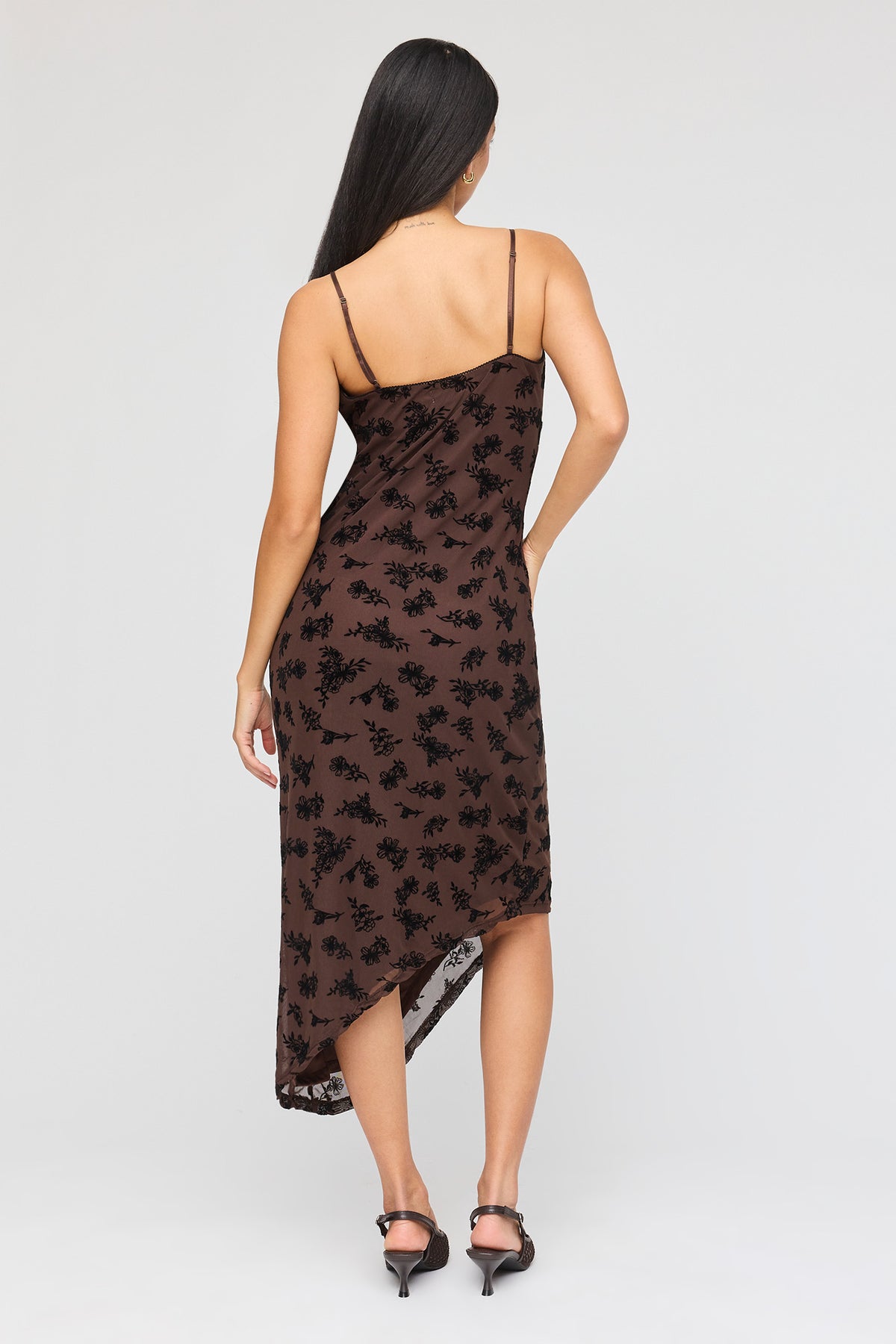 Vue alternative 3. Robe midi asymétrique fleurie en filet