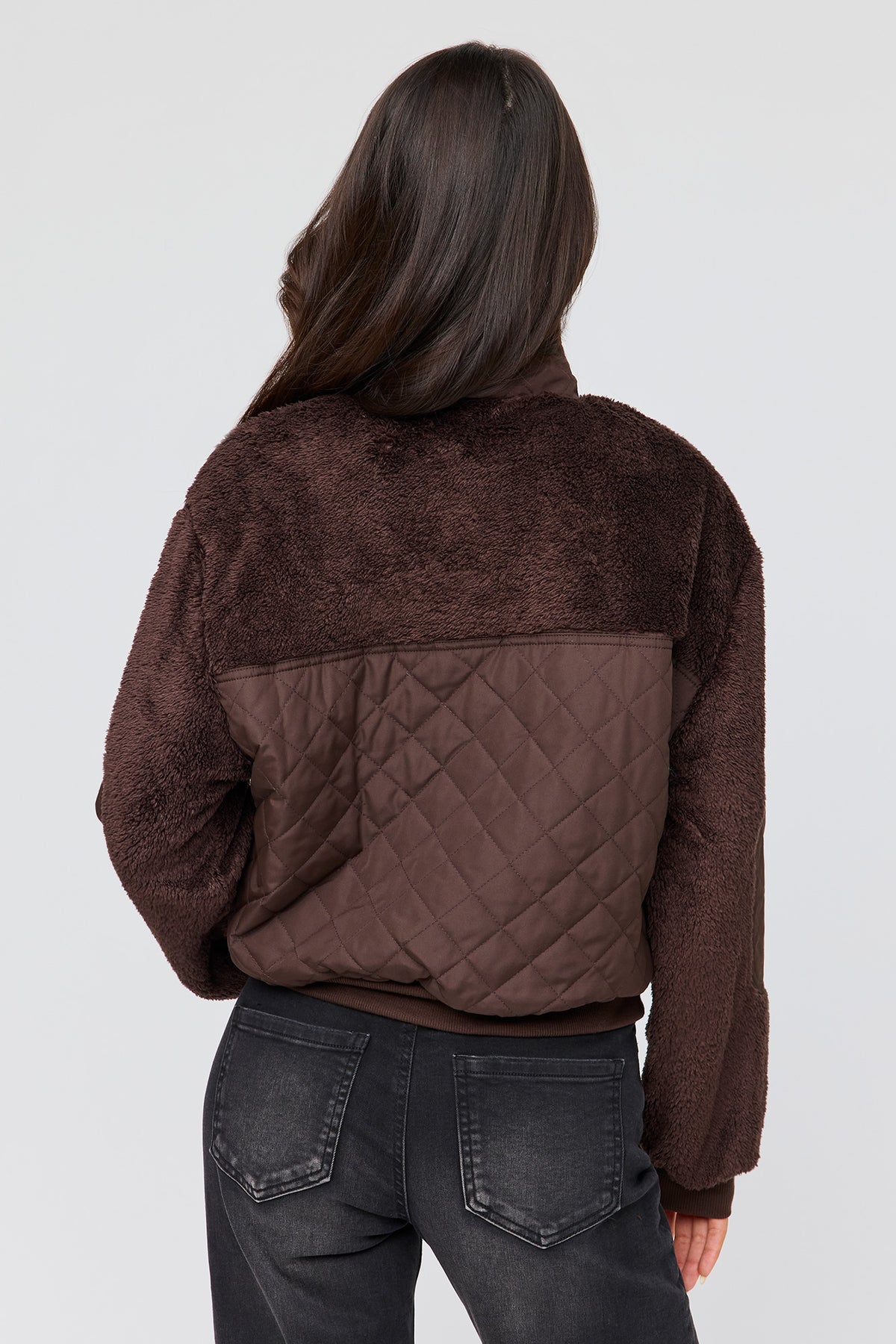 Vue alternative 2. Blouson en Sherpa avec fermeture à glissière