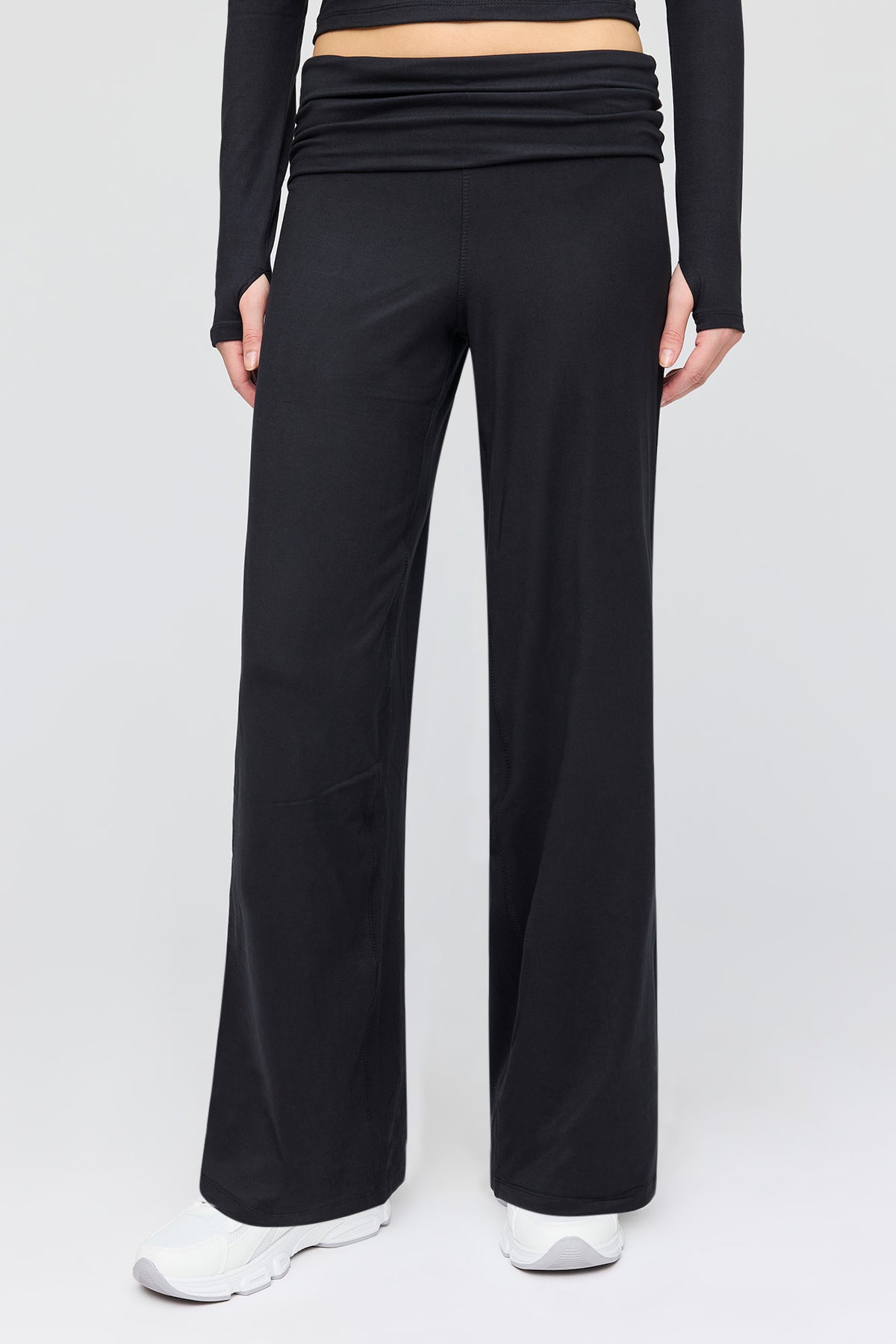 Vue alternative 2. Pantalon Active à jambe large avec bande pliée