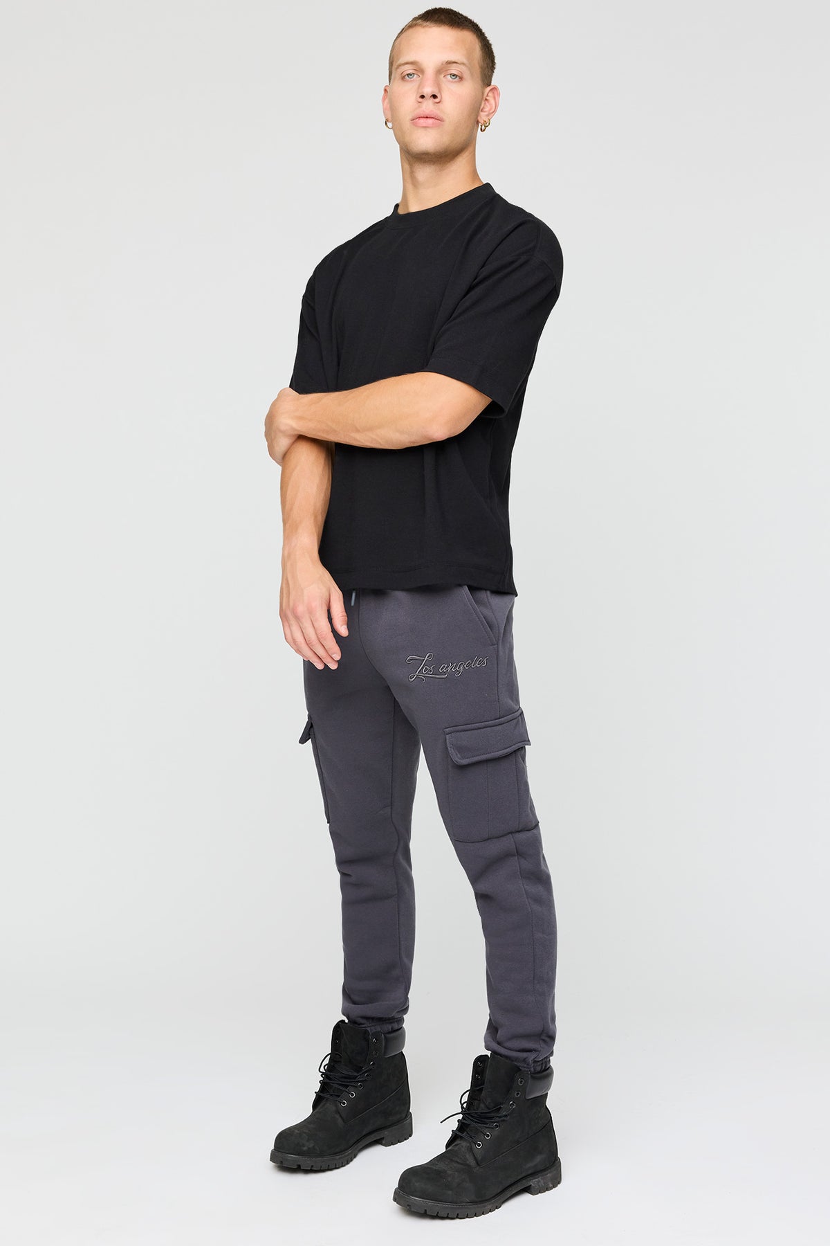 Vue alternative 2. Jogger cargo en molleton à imprimé LA 