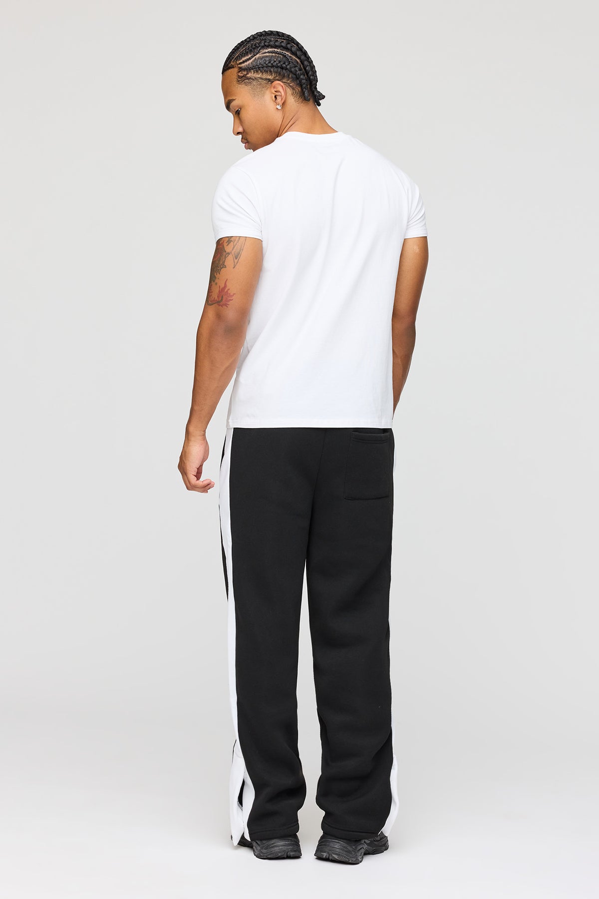 Alt View 3. Graphic Fleece Sweatpant - Black