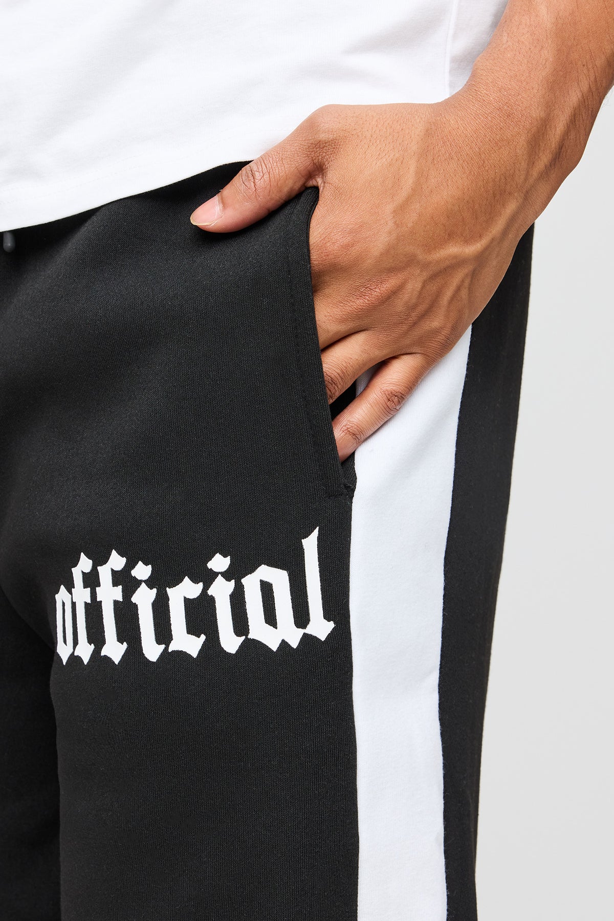 Alt View 4. Graphic Fleece Sweatpant - Black