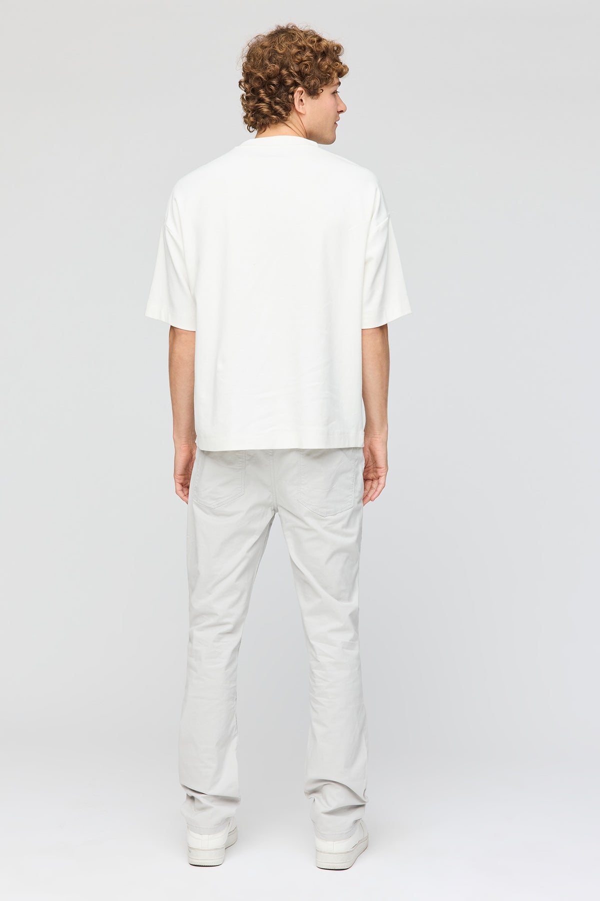 Vue alternative 3. Pantalon à jambe droite